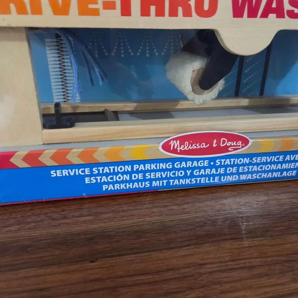 Melissa & Doug Service Station Parking Garage Car Wash Wood Toy 2 Wooden Cars